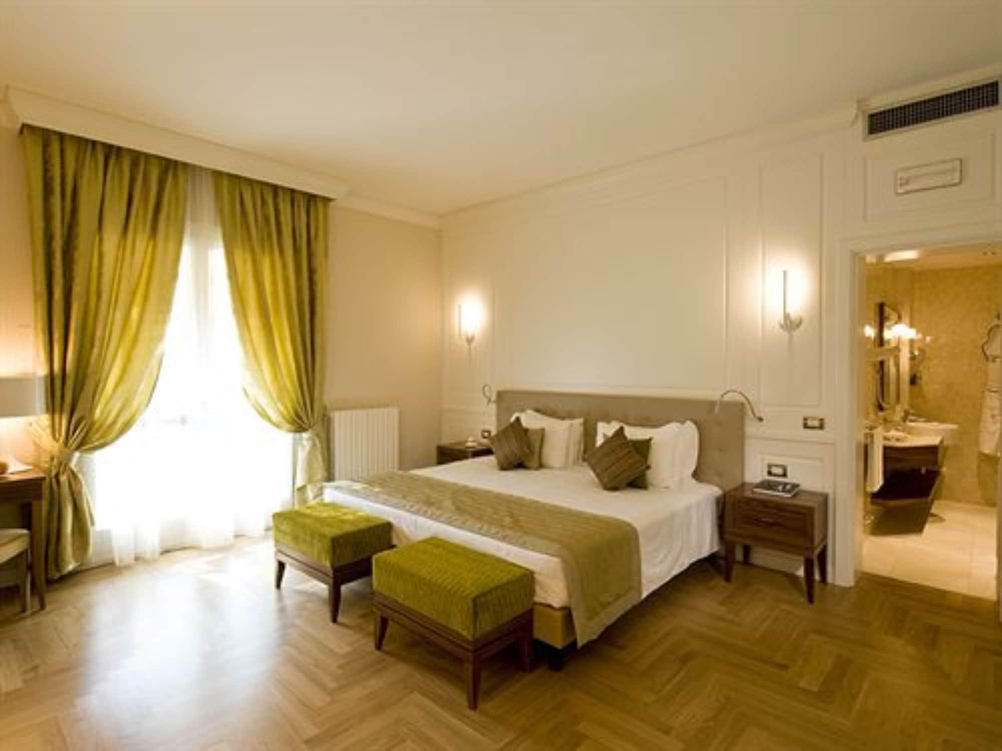 泰尔梅大酒店 西尔米奥奈 外观 照片 A room at the hotel