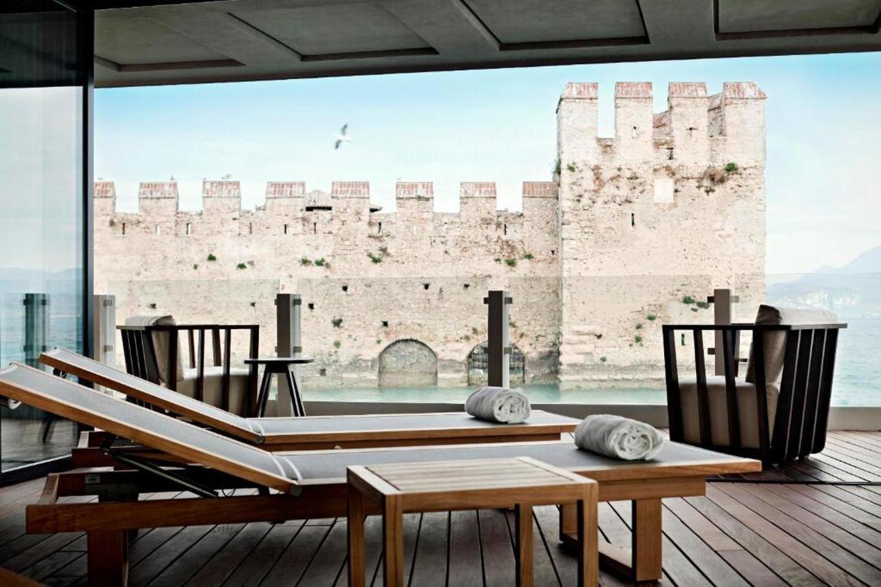 泰尔梅大酒店 西尔米奥奈 外观 照片 The hotel's rooftop pool