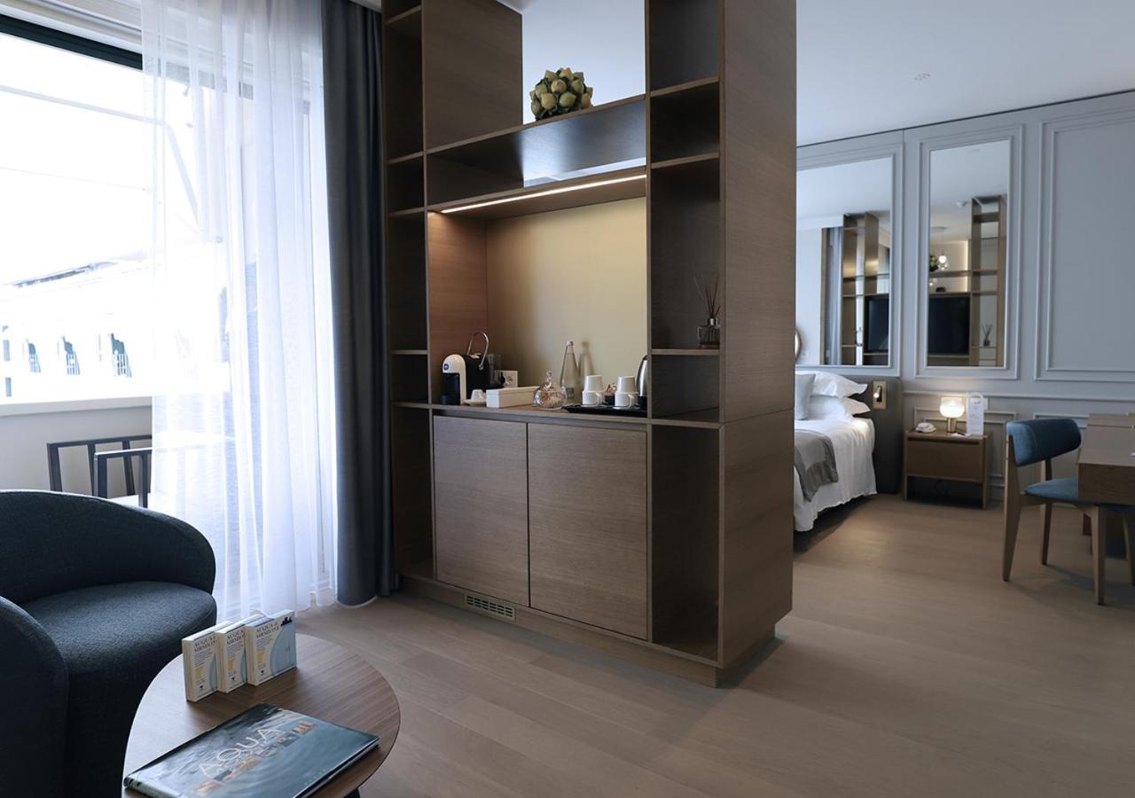 泰尔梅大酒店 西尔米奥奈 外观 照片 A suite at the hotel