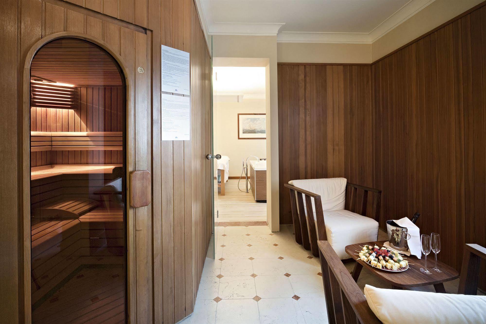 泰尔梅大酒店 西尔米奥奈 外观 照片 A spa suite at the InterContinental London Park Lane